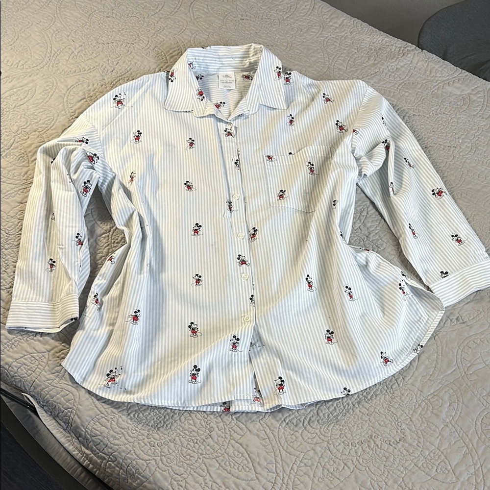 Disney White and Blue 3/4 Sleeve Button Down Shirt